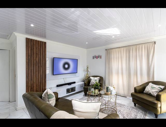 2 BEDROOM HOUSE FOR SALE IN ADMIRALS PARK